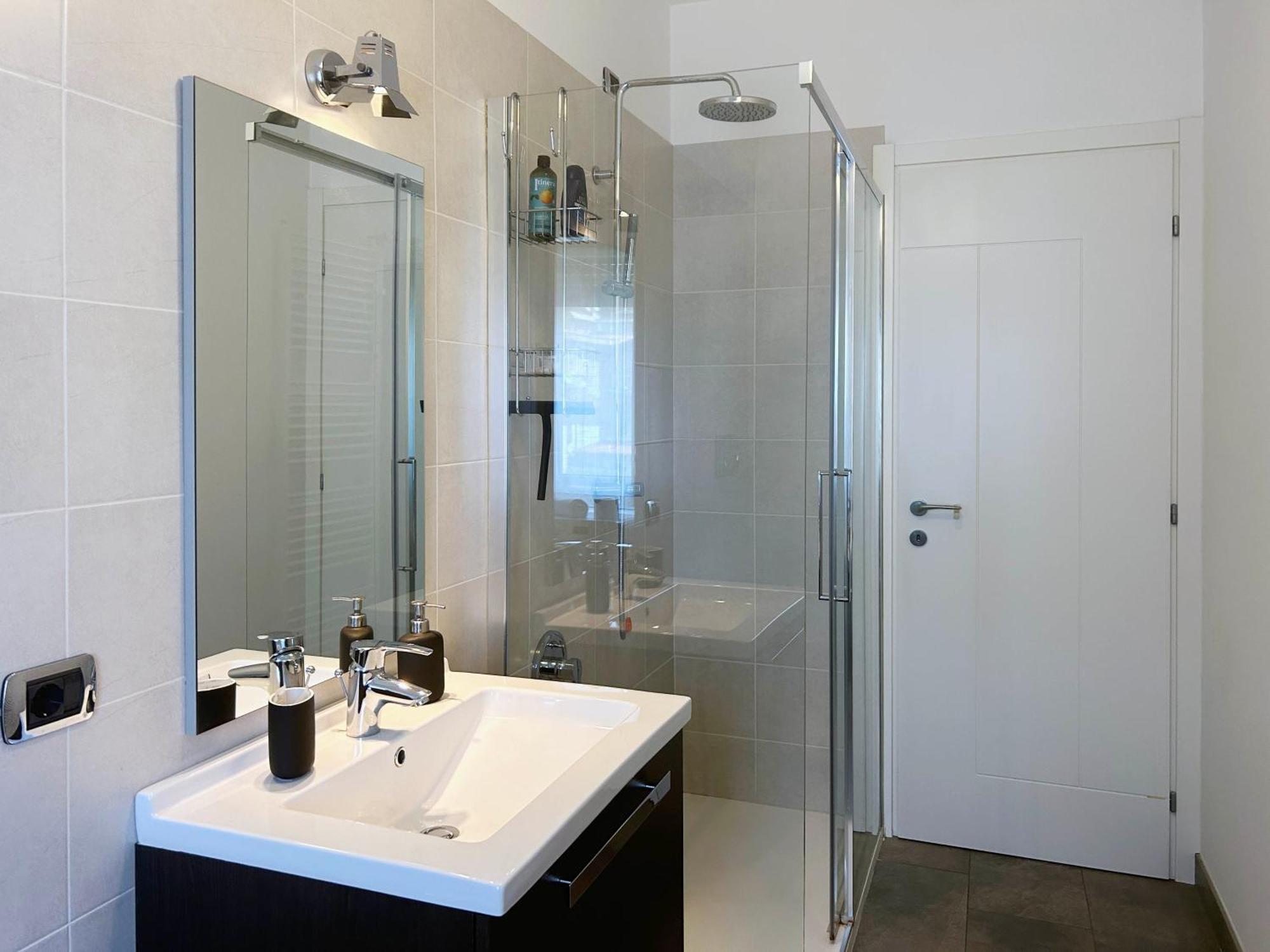 Comfortable Apartment In The Heart Of Лекко Екстер'єр фото